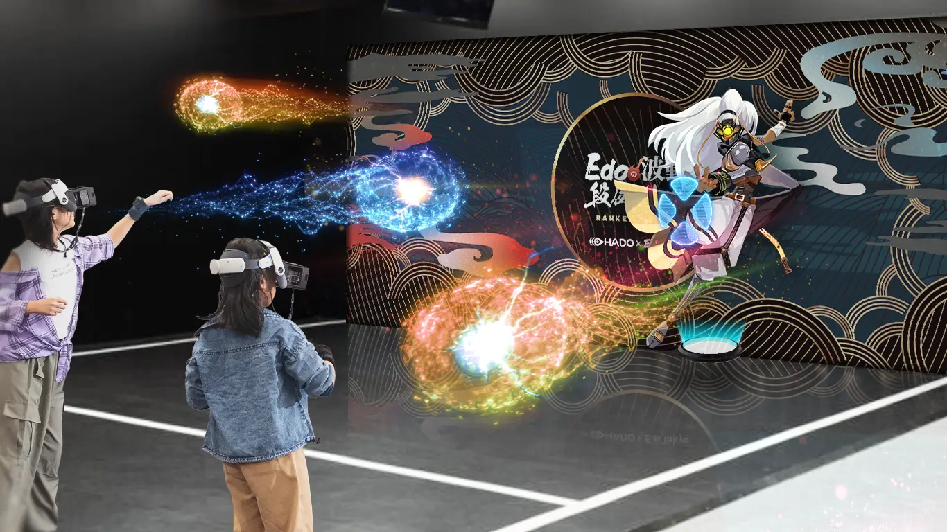 「HADO」を体験している様子の写真/People experiencing HADO