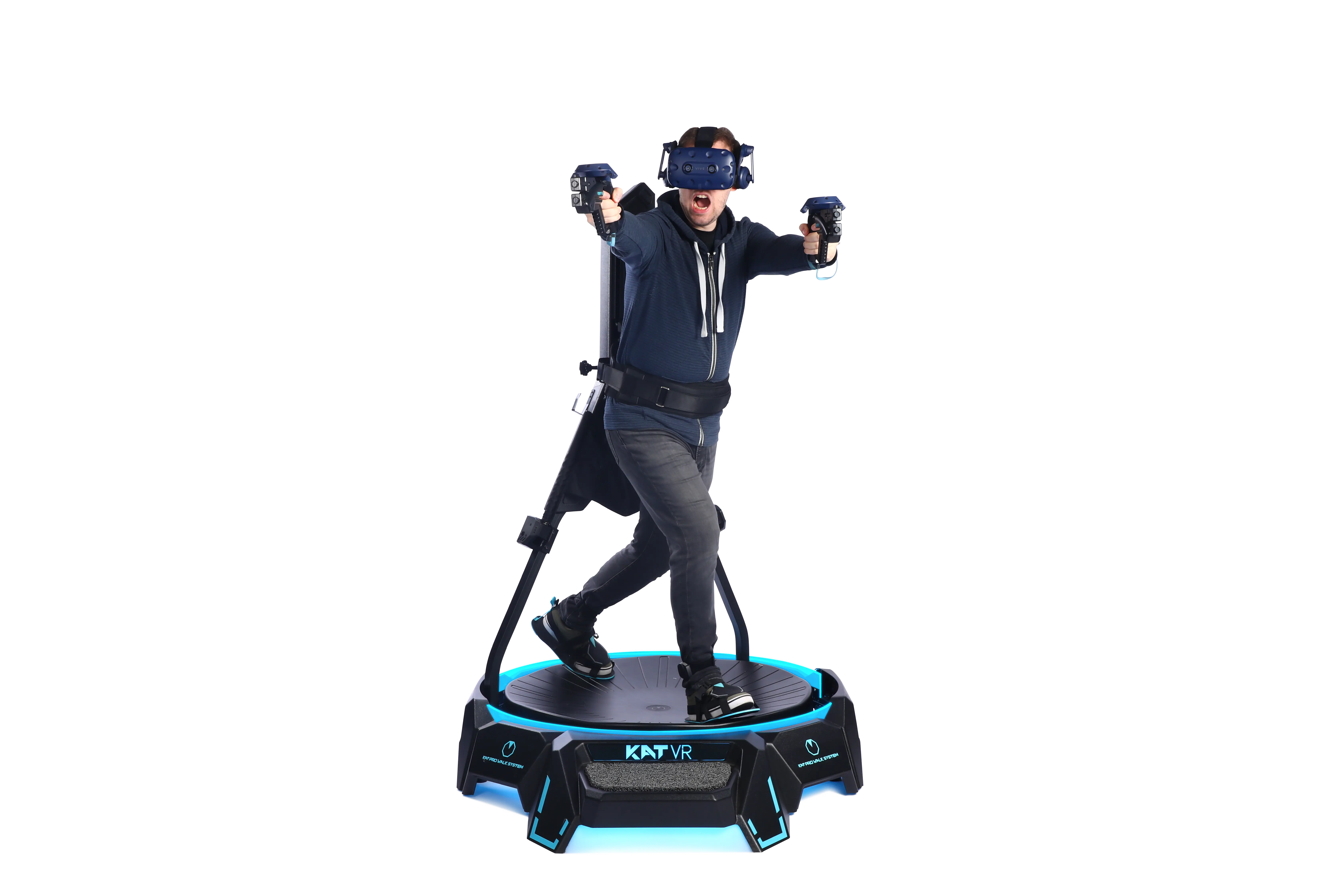 「KATVR」を体験している様子の写真/Man experiencing KATVR